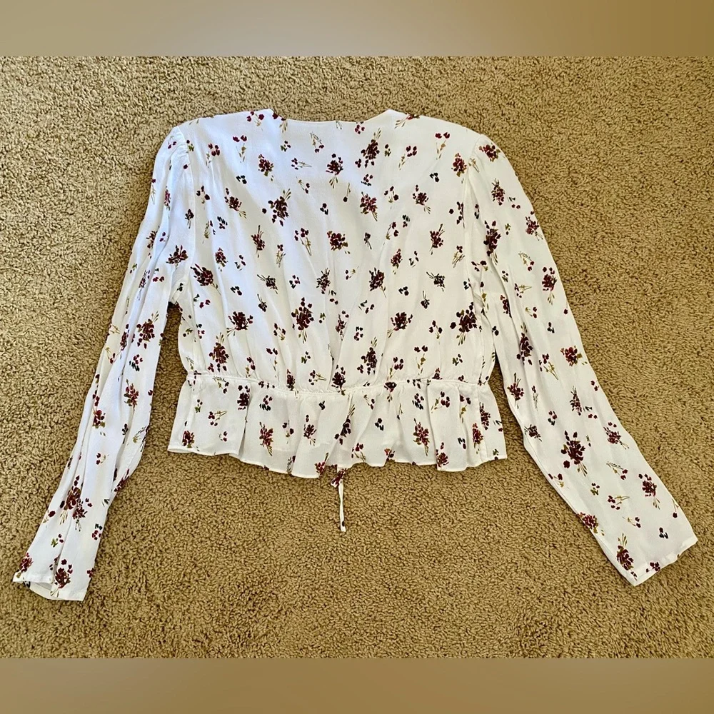 Aritzia Sunday Best White Floral Crop Top with Tie Front - Picture 4 of 7